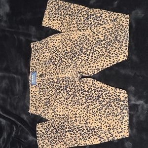 225. Cheetah print skinny jeans